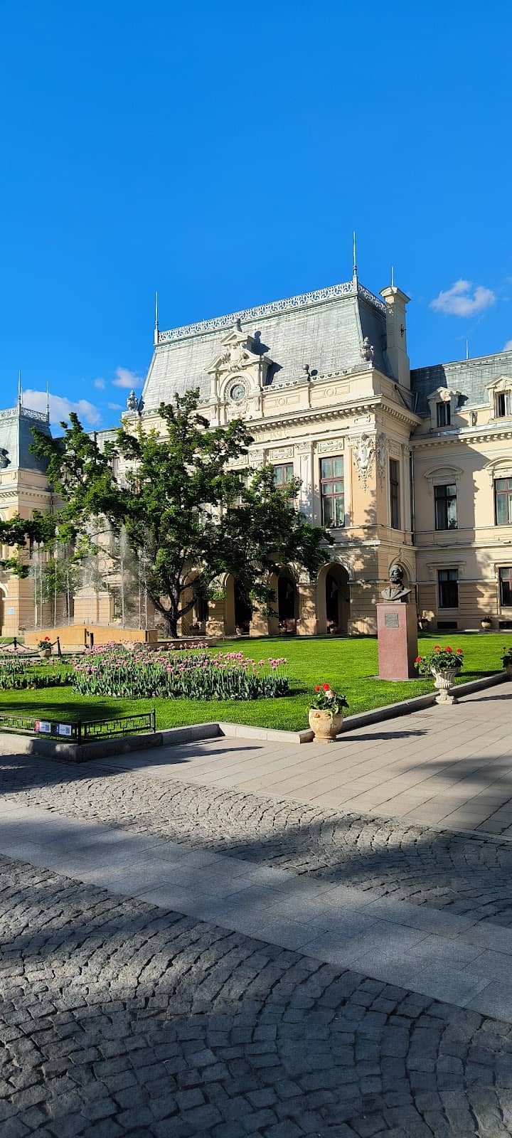 City Hall's Grandeur
