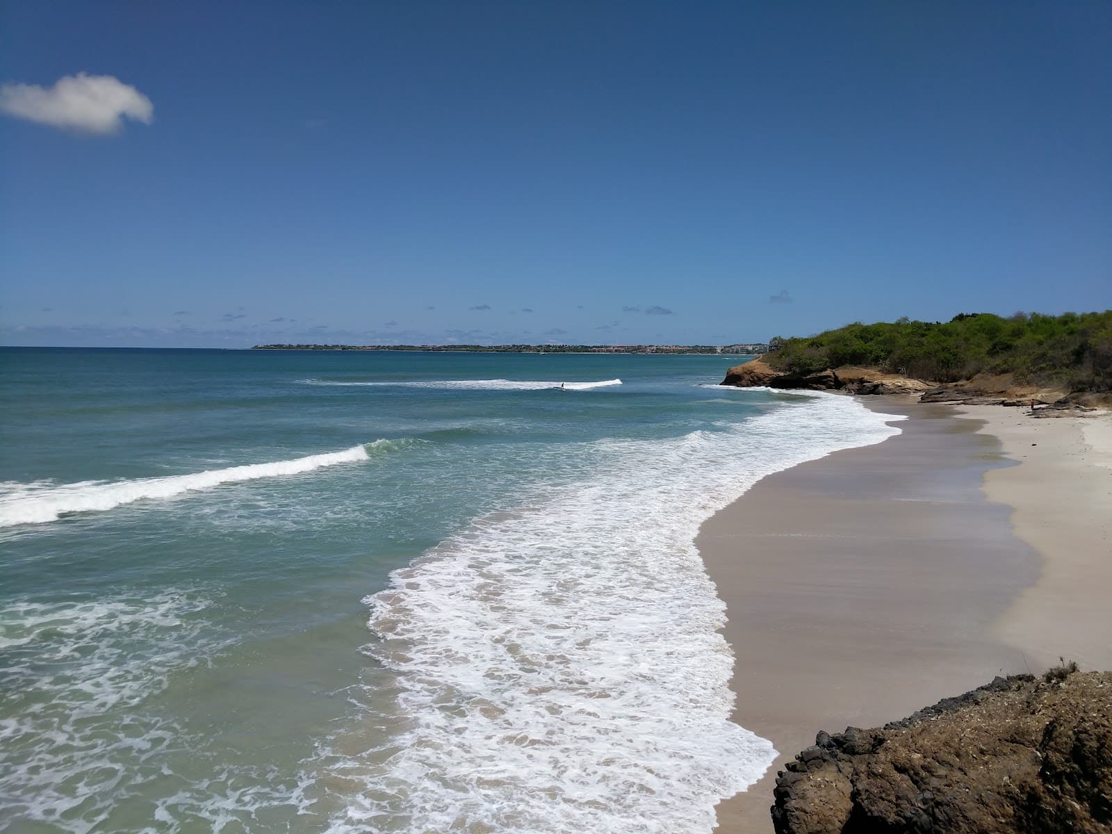 La Lancha Beach - Image 1