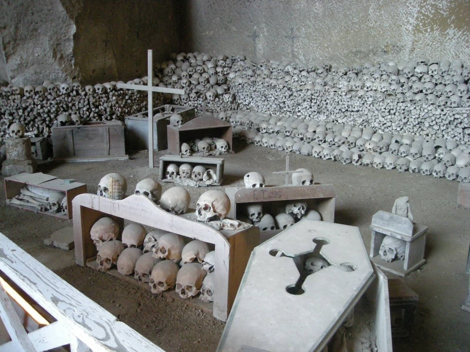Cimitero delle Fontanelle Naples - Image 1
