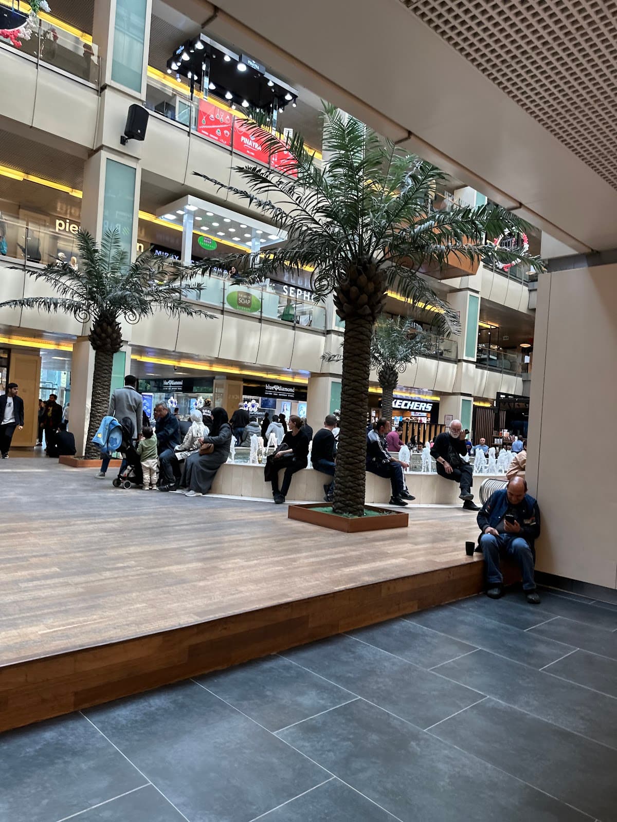 Historia, Istanbul - Image 1