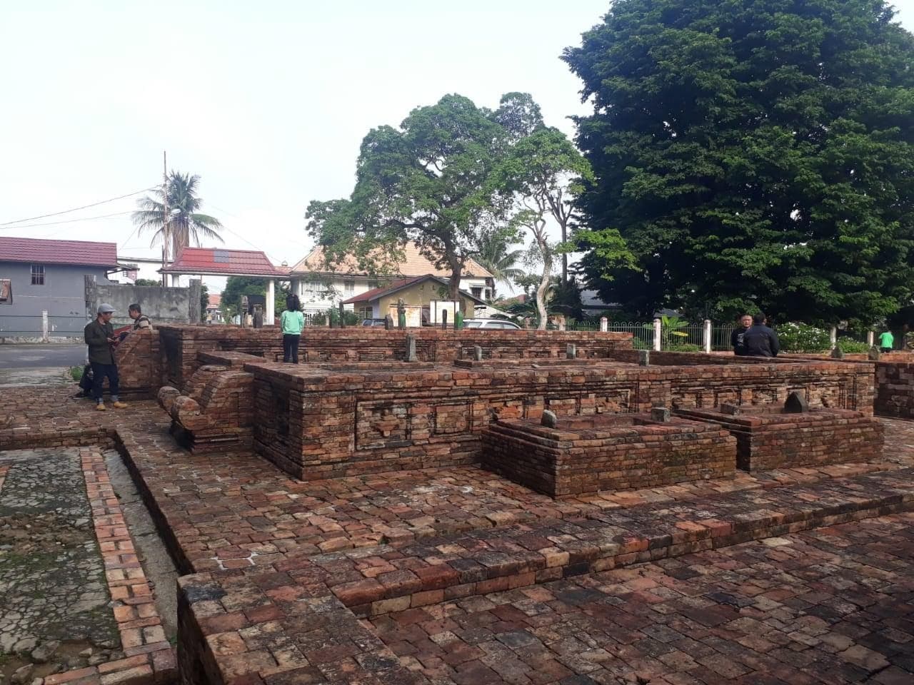 Ki Gede Ing Suro Tombs - Image 1