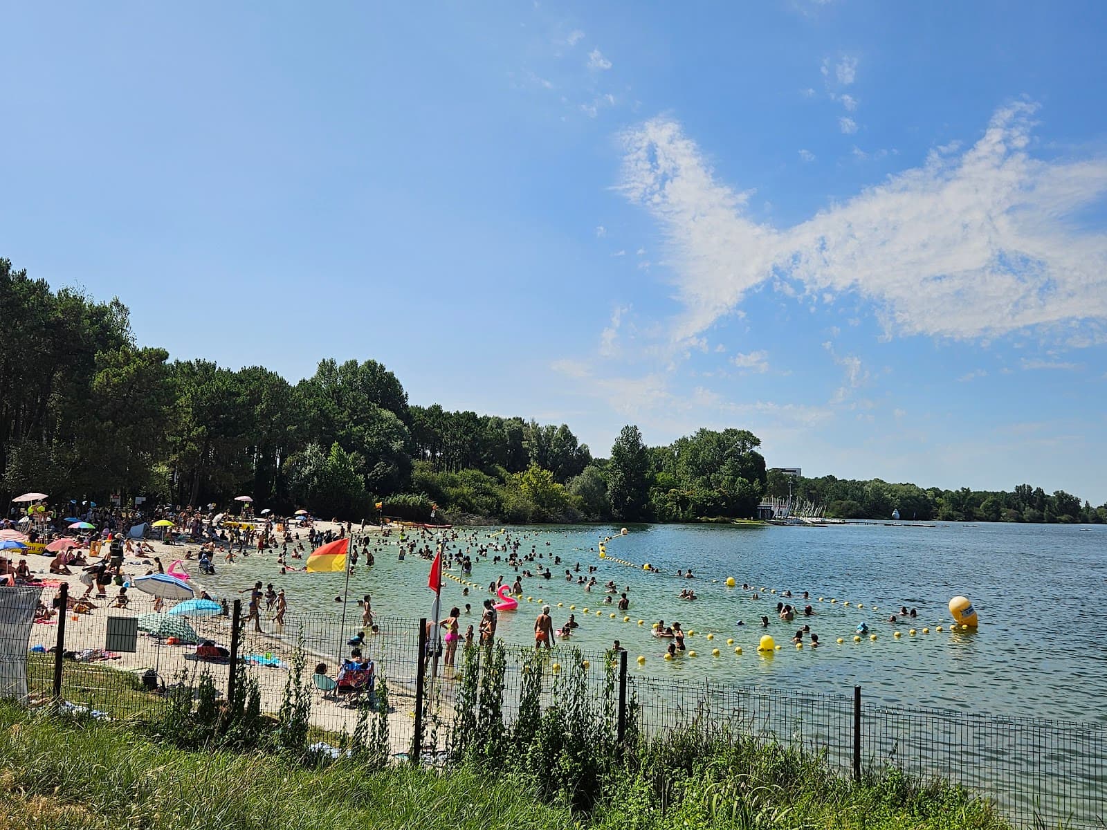 Plage du Lac Bordeaux-Lac - Image 1