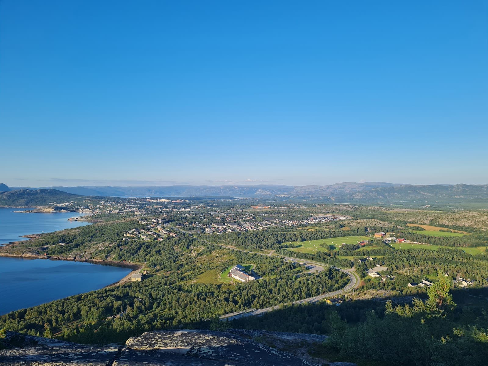 Hjemmeluft Bay (Jiepmaluokta) - Image 1