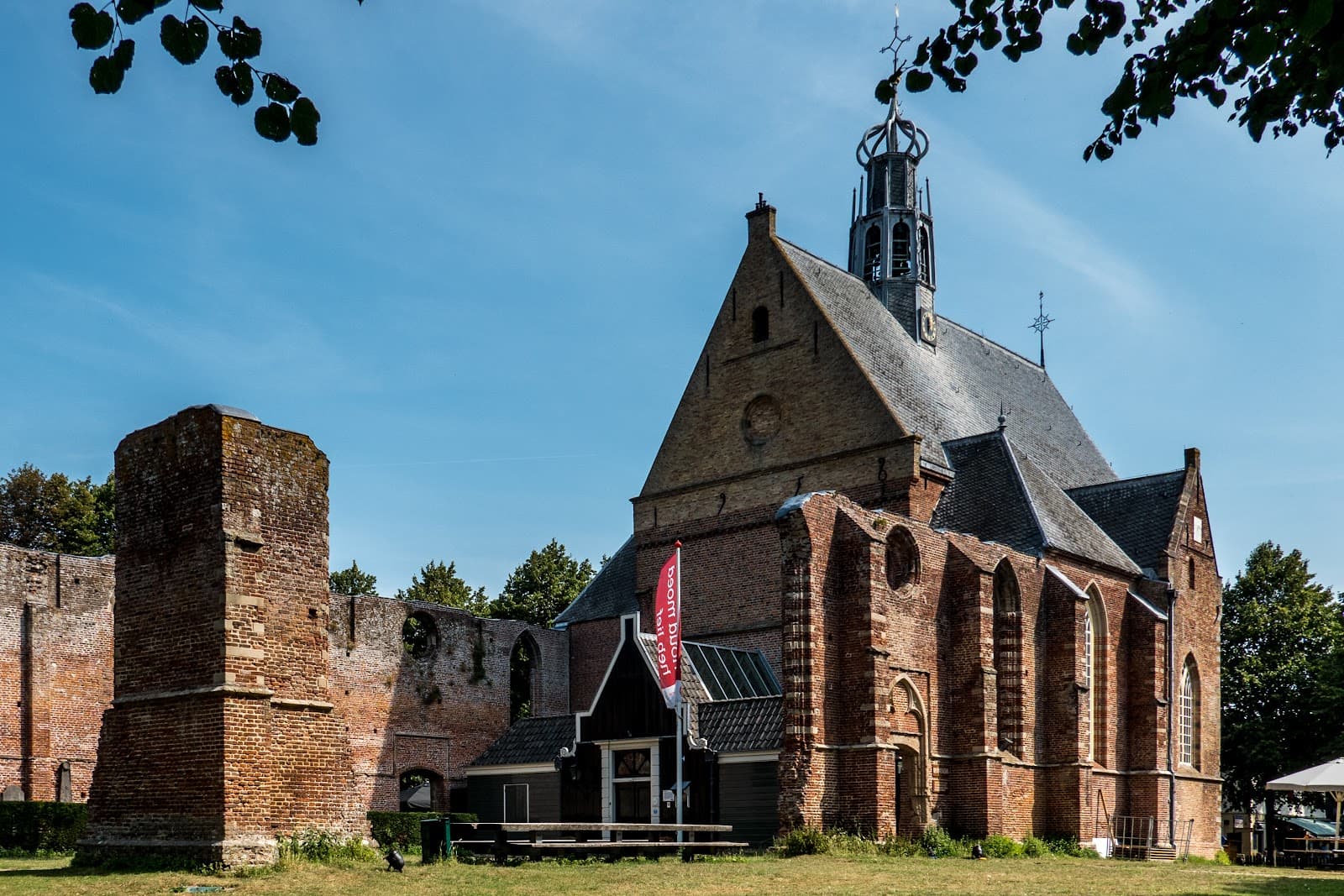 Ruïnekerk Bergen - Image 1