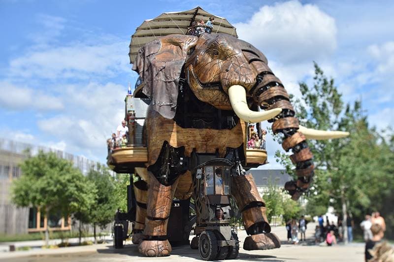 Le Grand Éléphant - Image 1