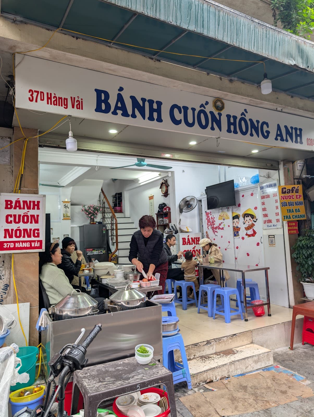 Various street stalls selling Goi Cuon - Image 1