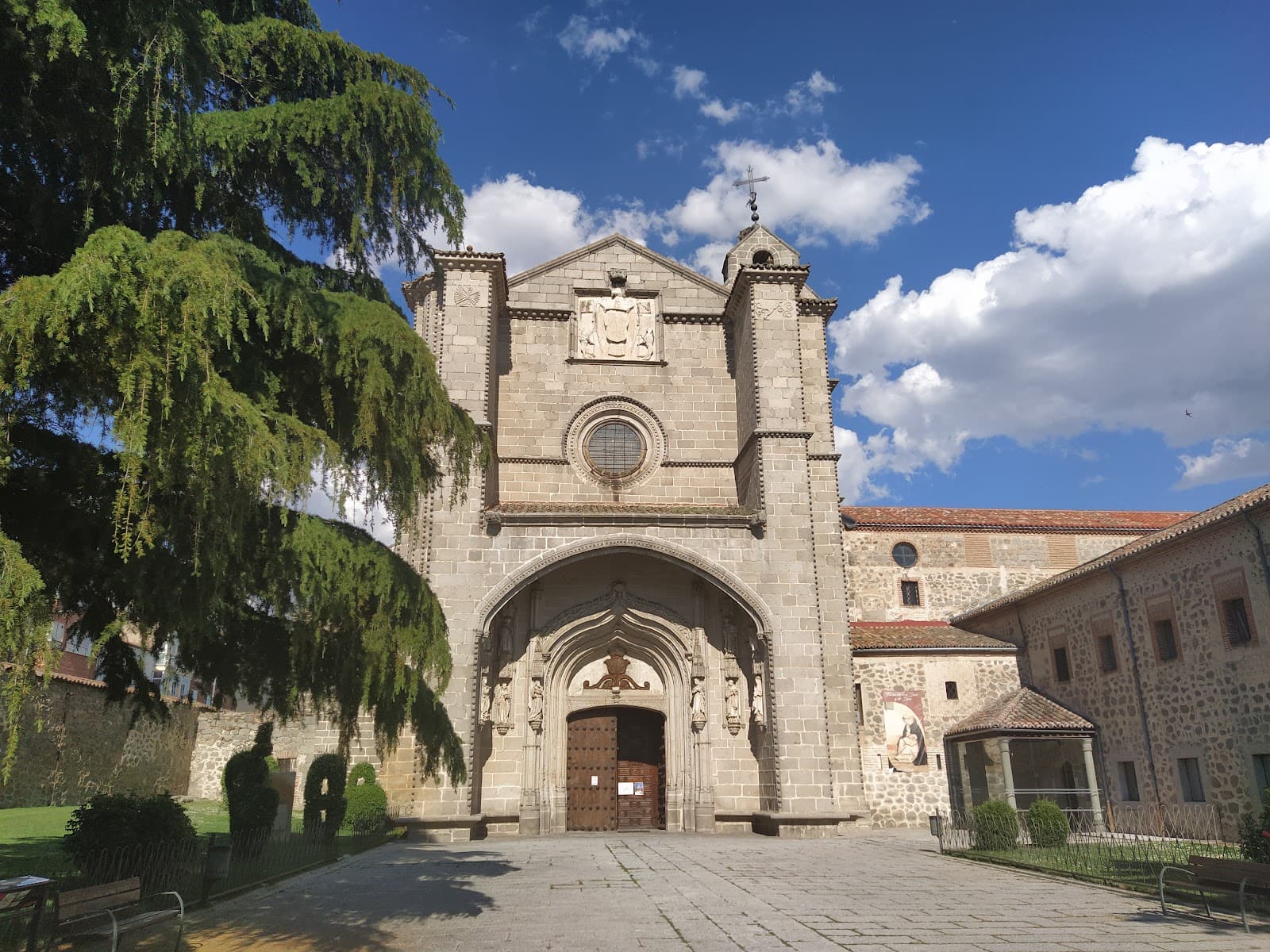 Royal Monastery of Santo Tomás - Image 1