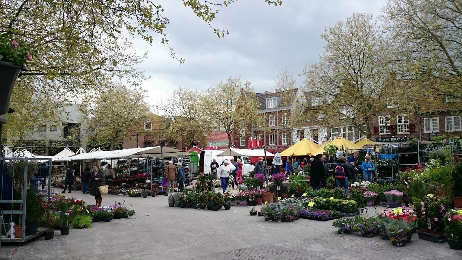 Lieve Vrouwekerkhof - Image 1