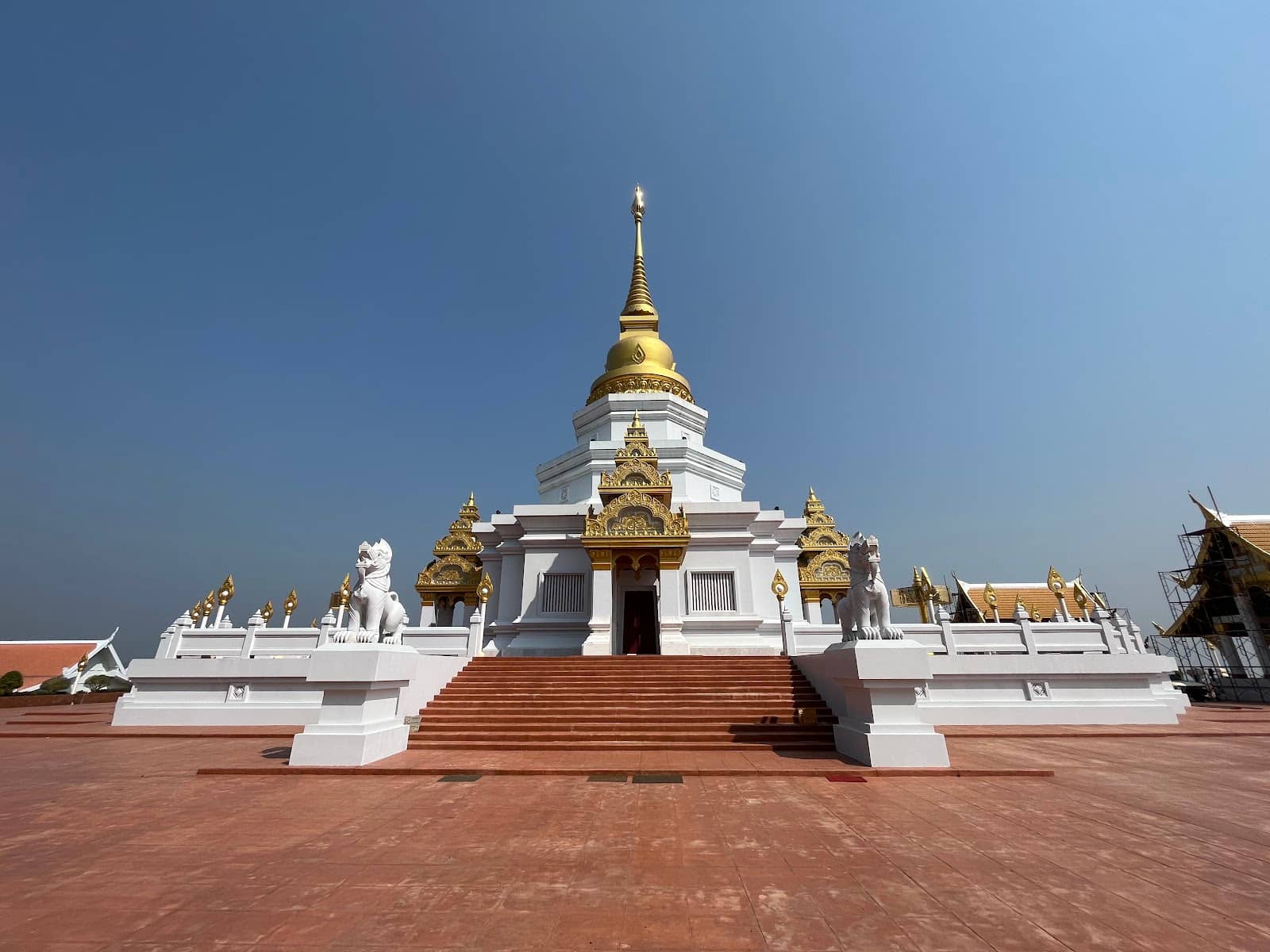 Panoramic Mountain Views