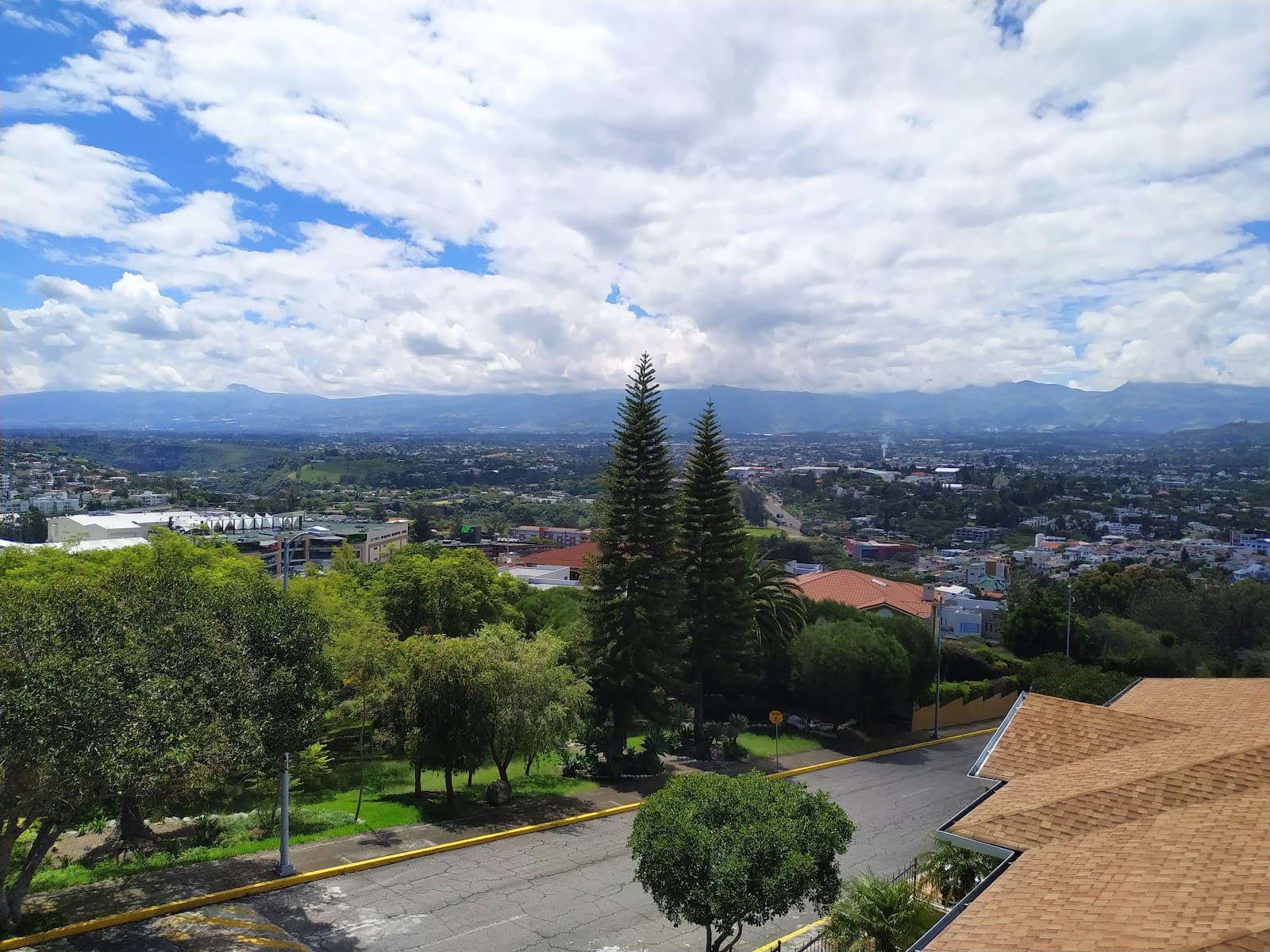 Cumbayá Town Center - Image 1