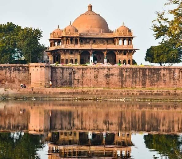 Bari Dargah Maner - Image 1