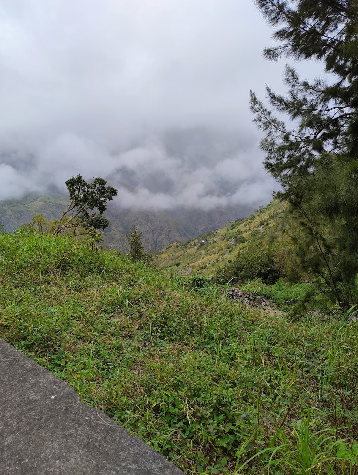 RN5 Route de Cilaos (400 Bends) - Image 1