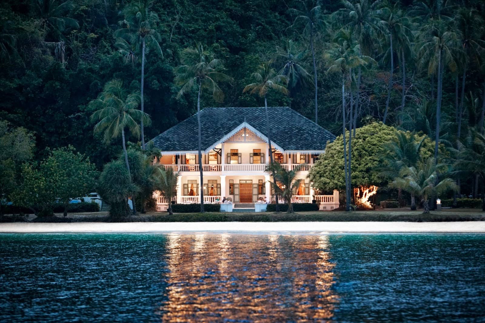 Baba Nest Rooftop Bar