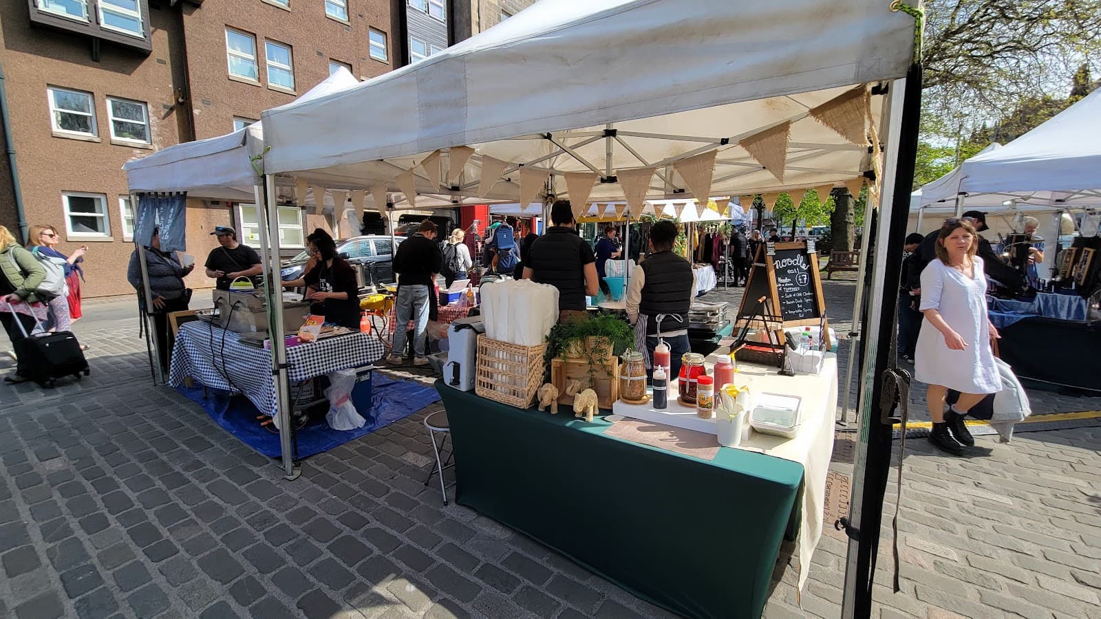Grassmarket & Victoria Street Edinburgh - Image 1