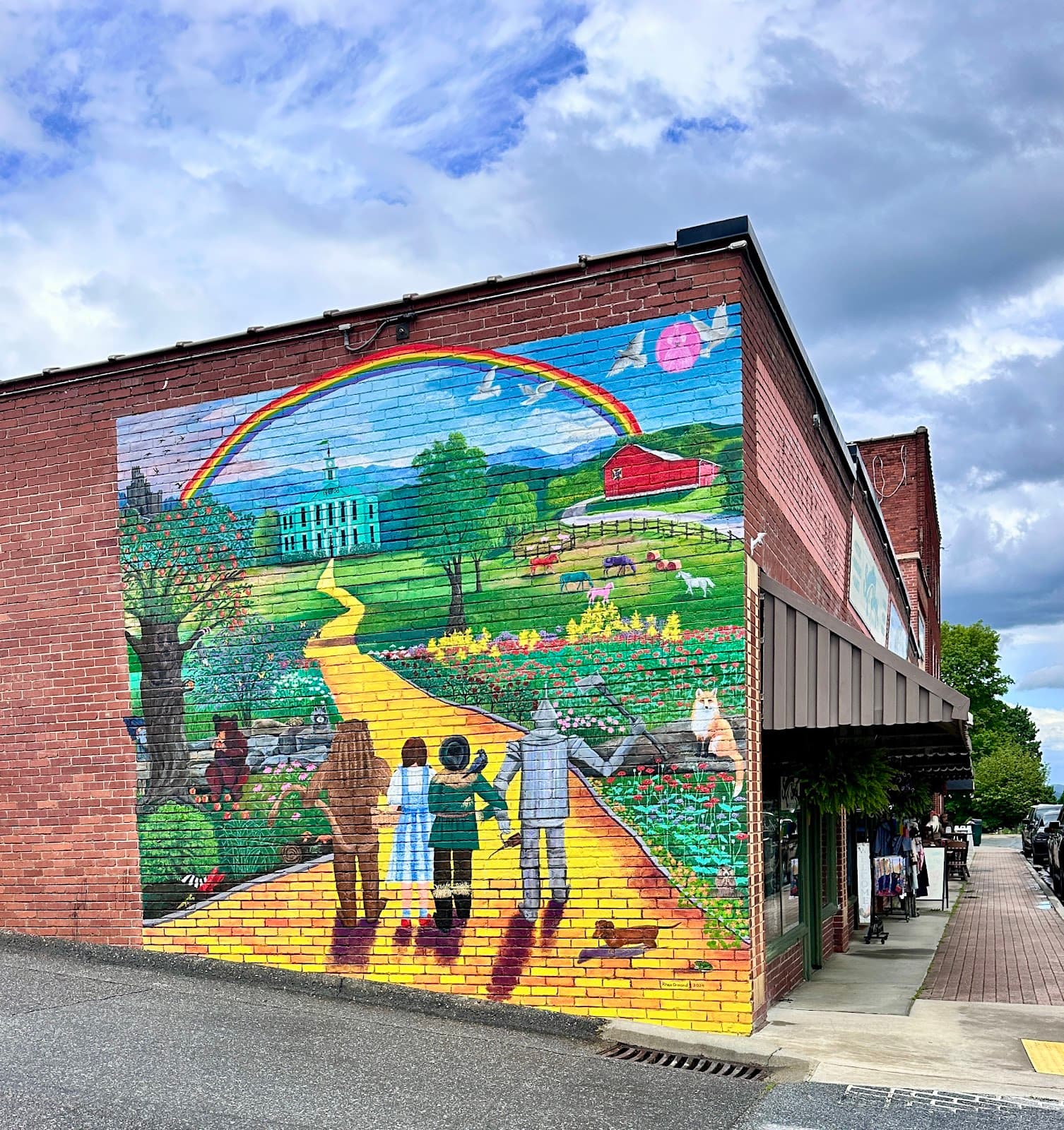 Toe River Arts - Burnsville Gallery - Image 1