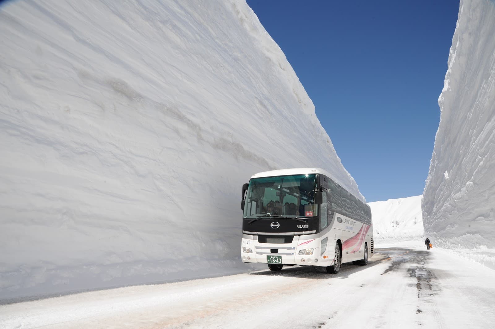 Tateyama Snow Corridor - Image 1