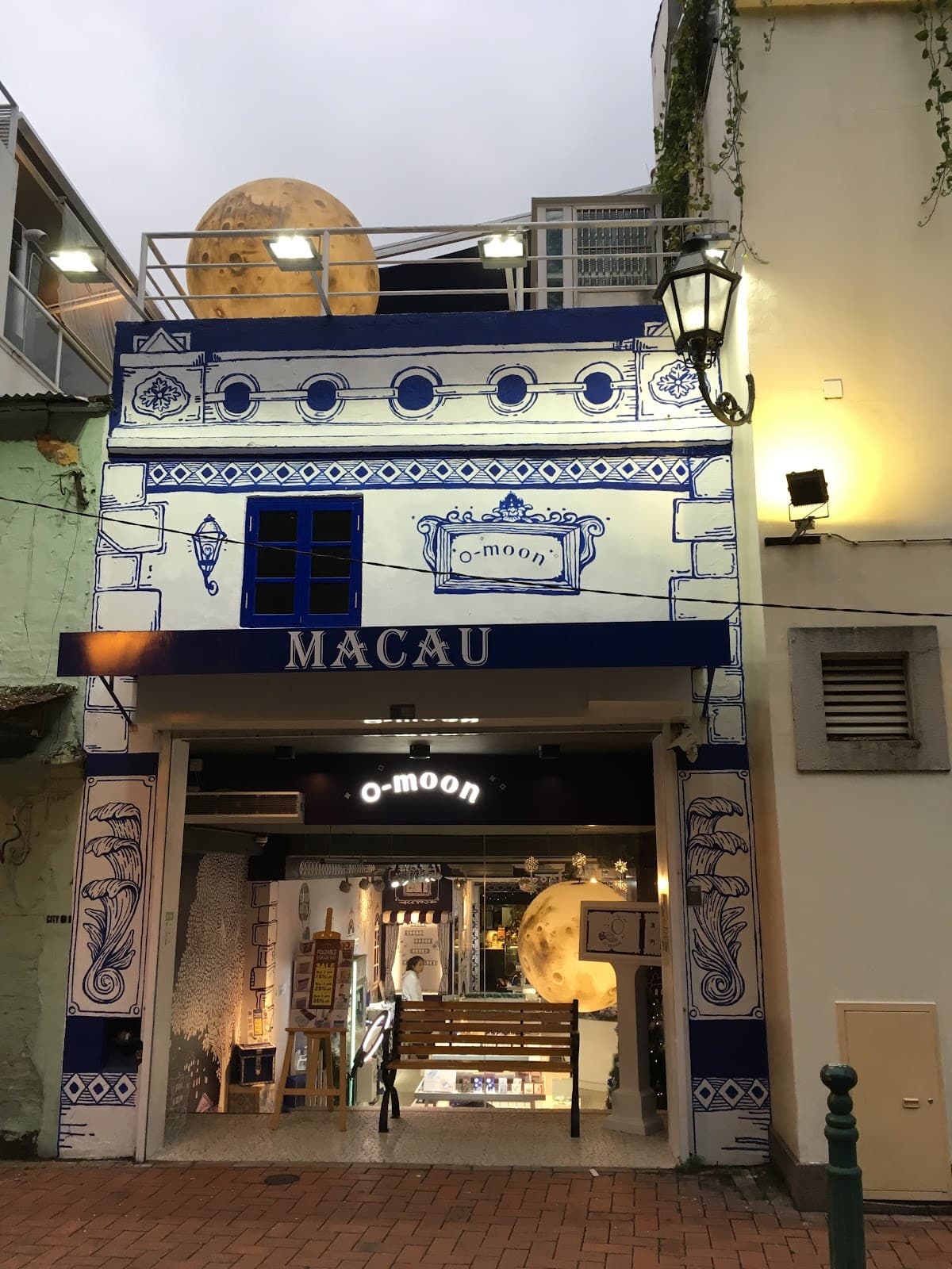 Souvenir Shops - Image 1