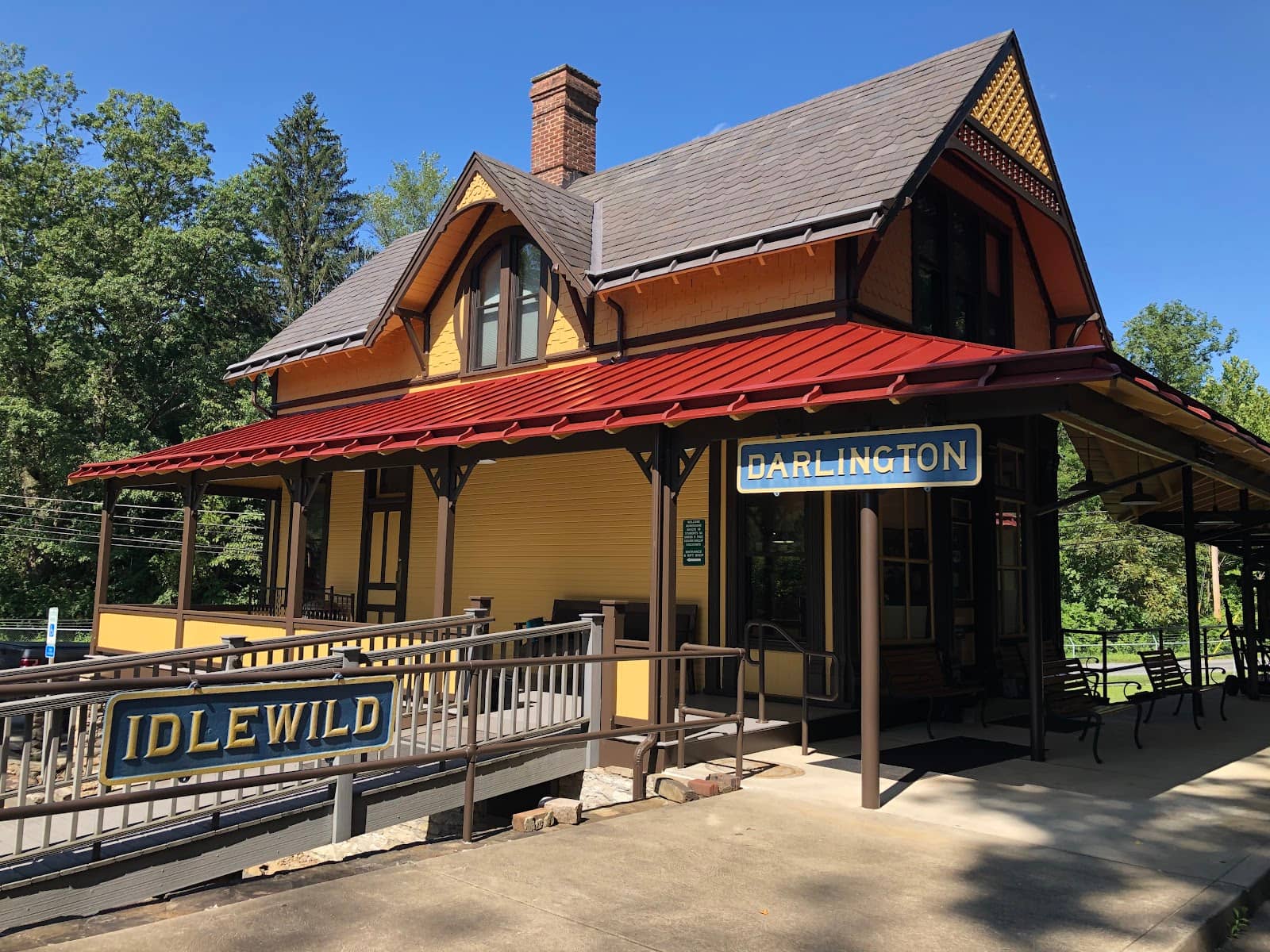 Knowledgeable Volunteers