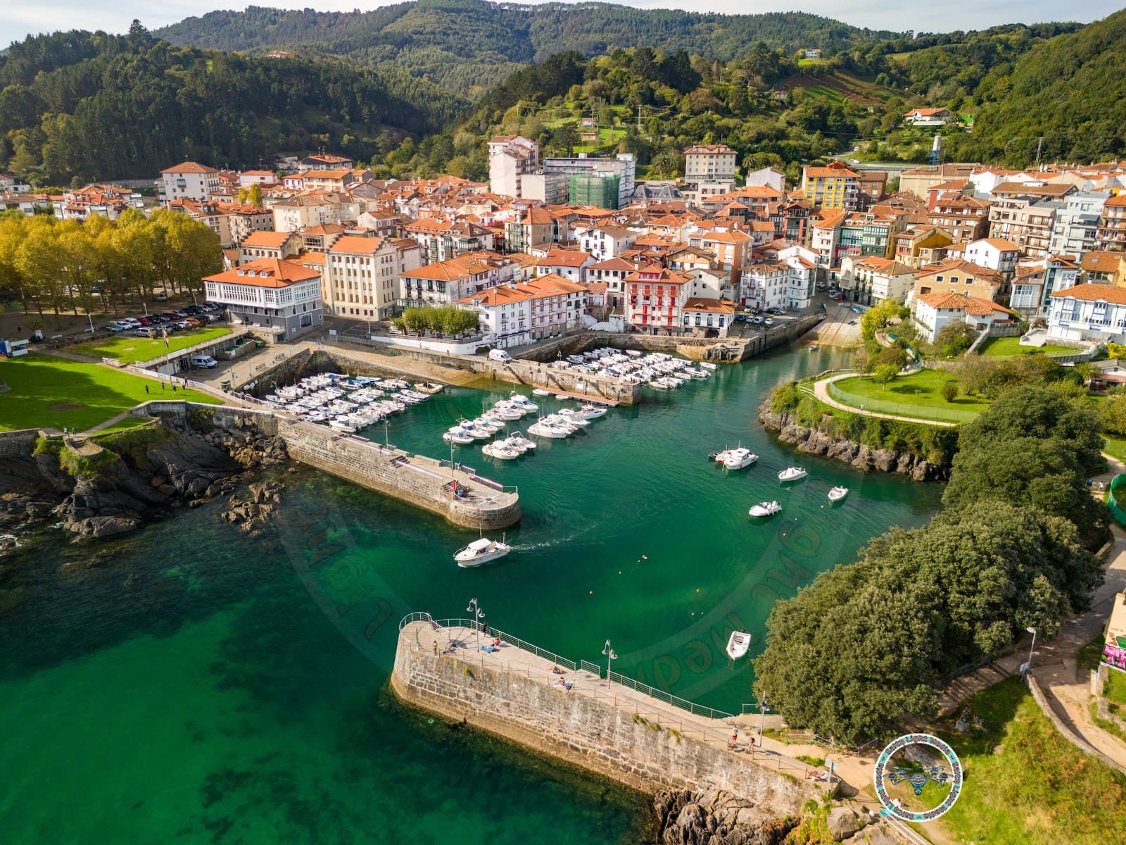 Mundaka Old Town and Port - Image 1