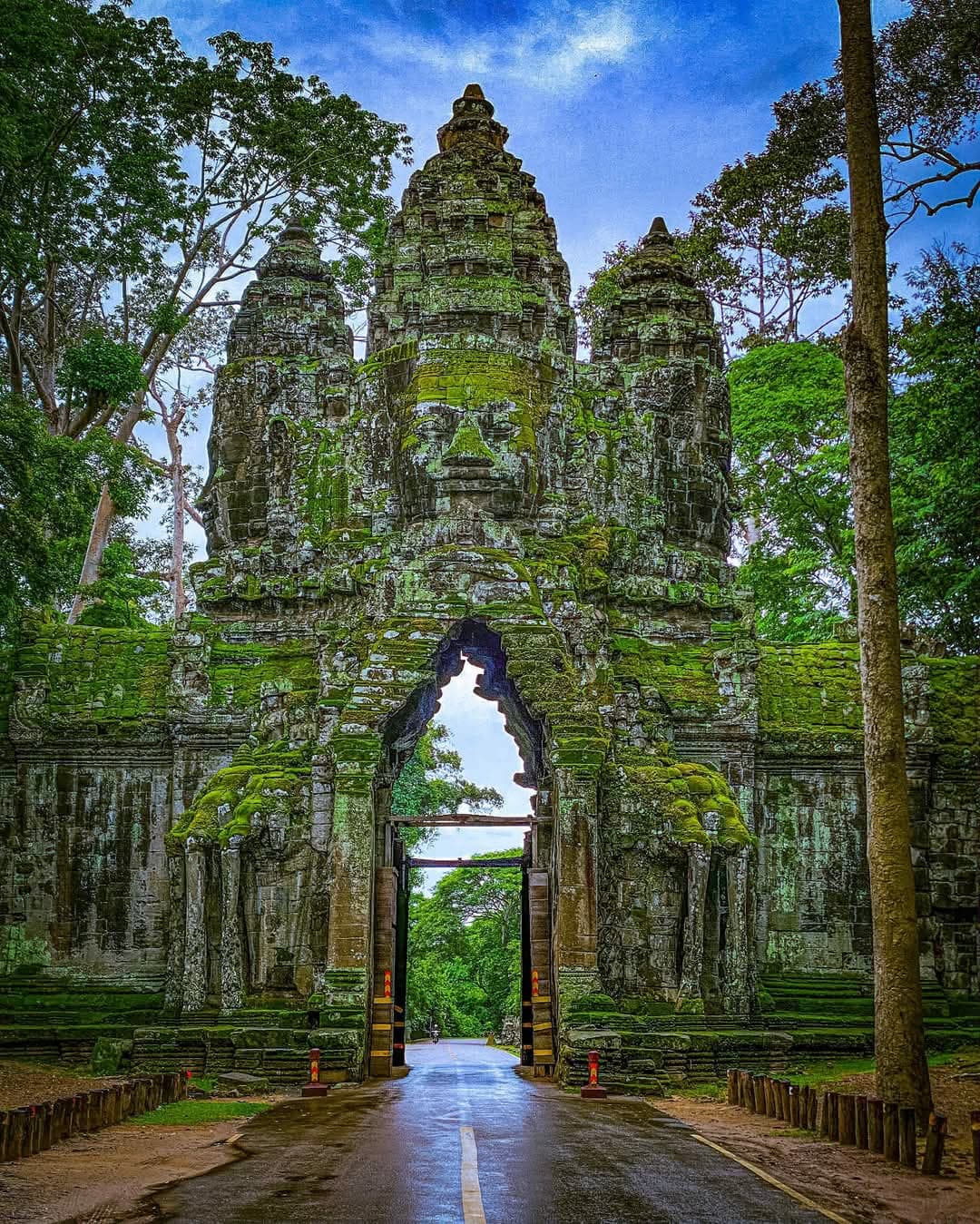 North Gate Angkor Thom - Image 1