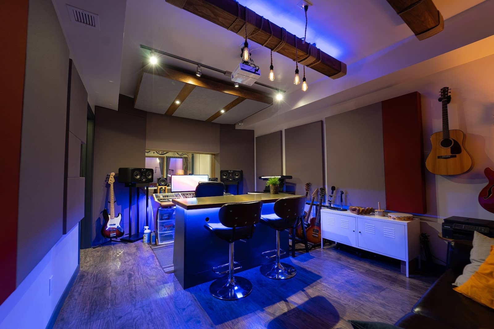 Mint Room Studios (Preto Loft)