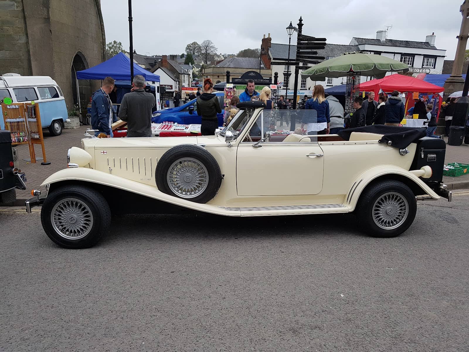 Local Cafes & Eateries