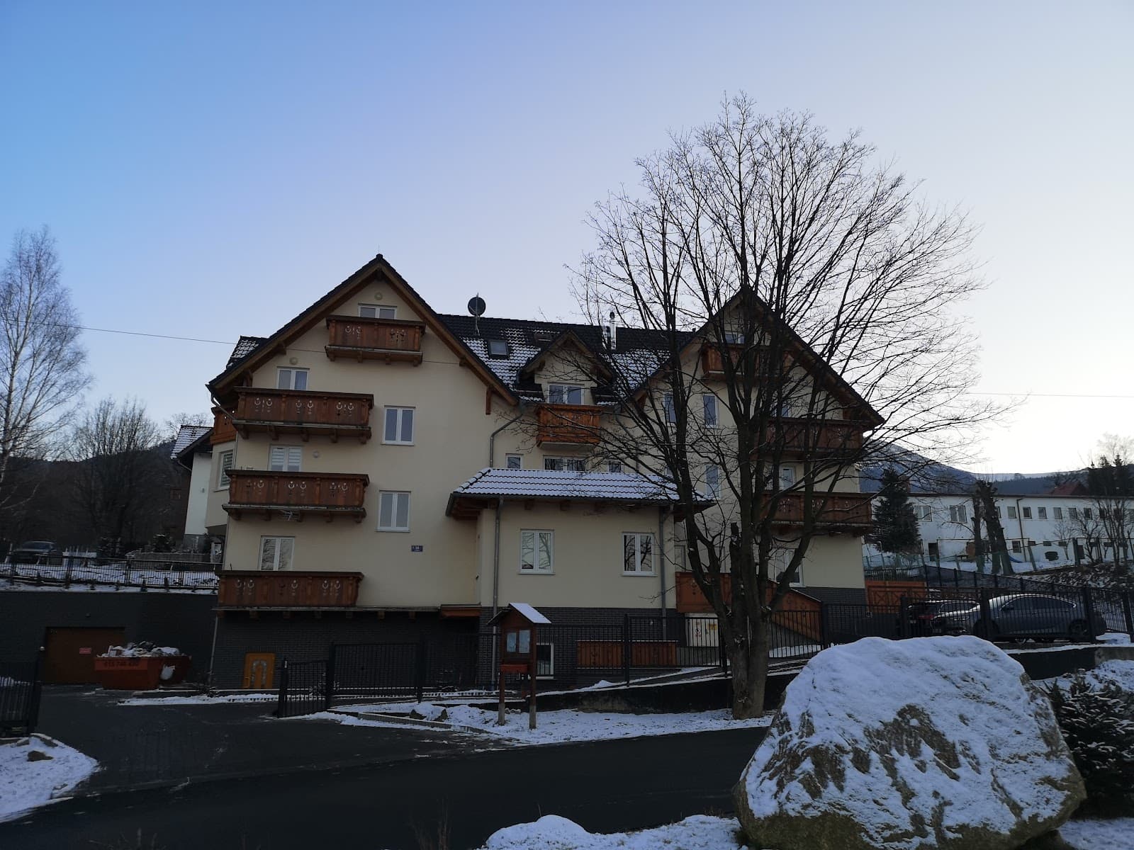 Wilcza Poręba District - Image 1