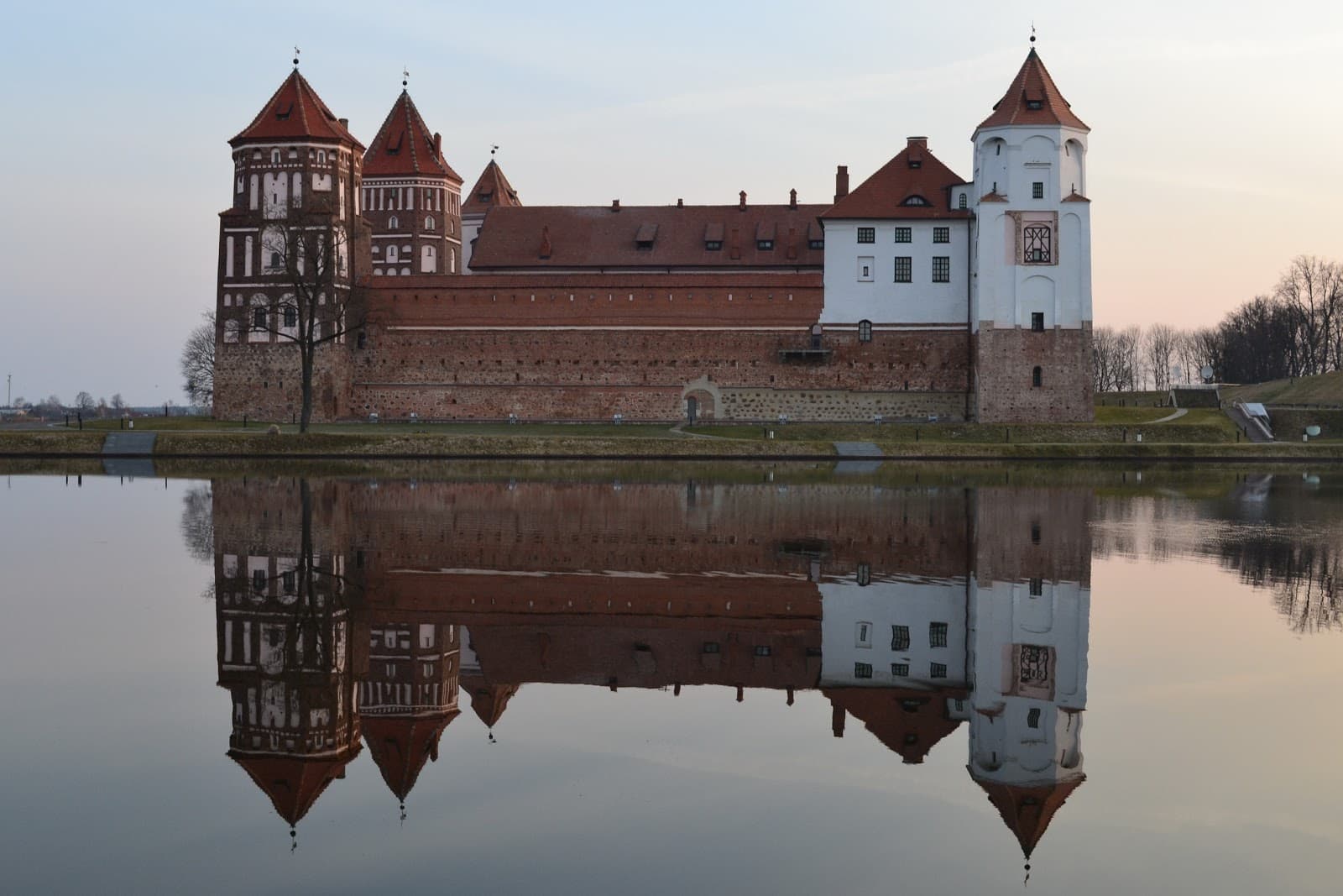 Mir Castle - Image 1