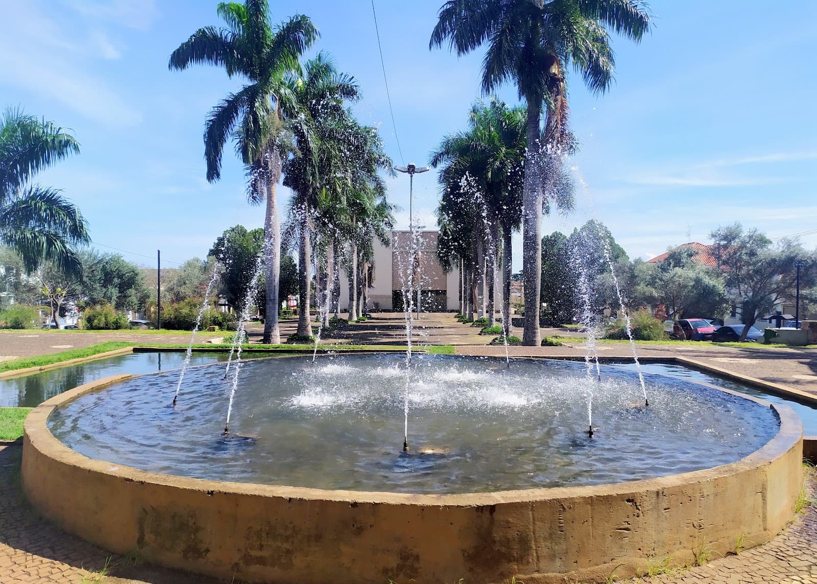 Praça da Matriz Monte Carmelo Brazil - Image 1