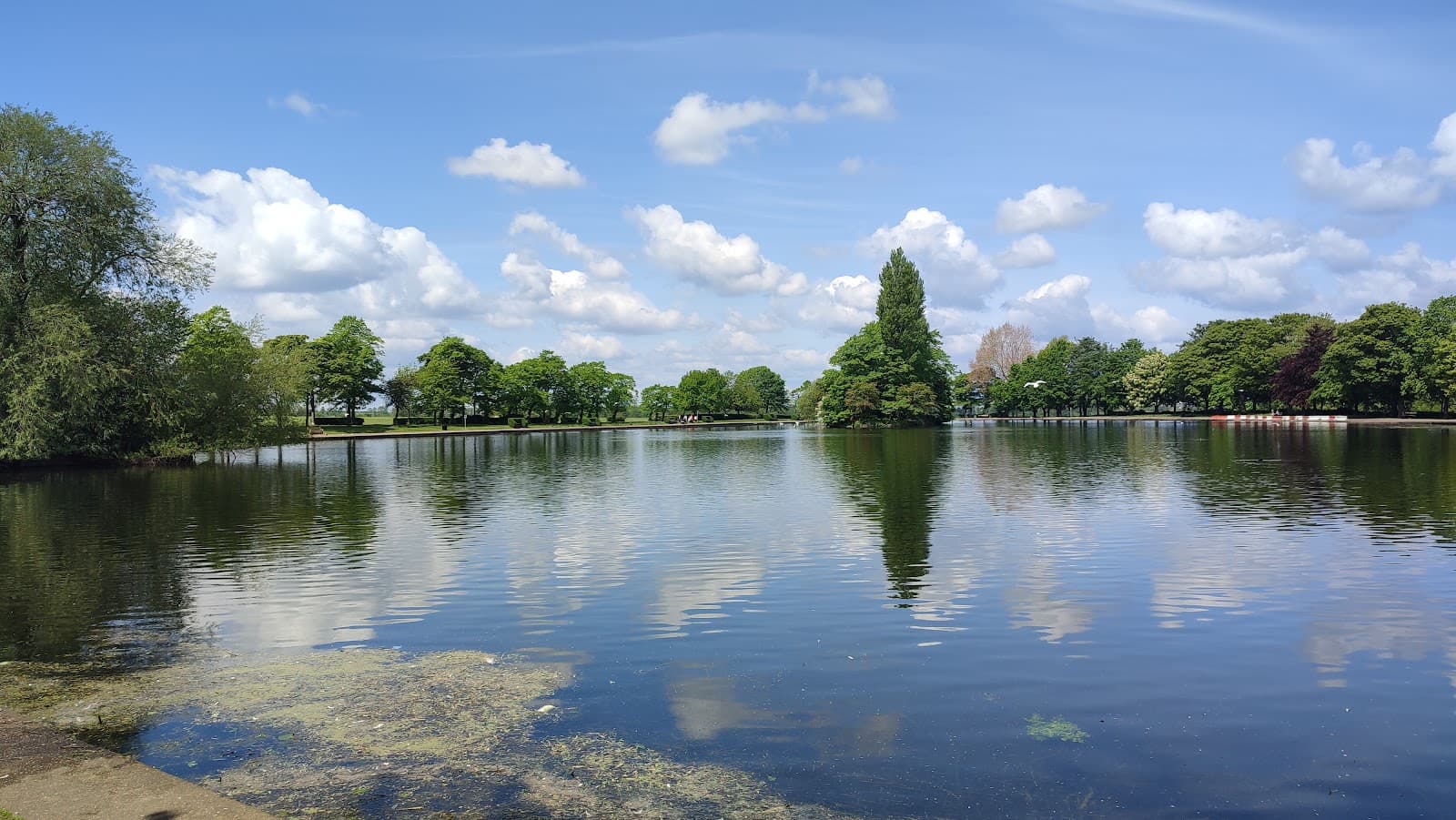 Pontefract Park & Lake - Image 1
