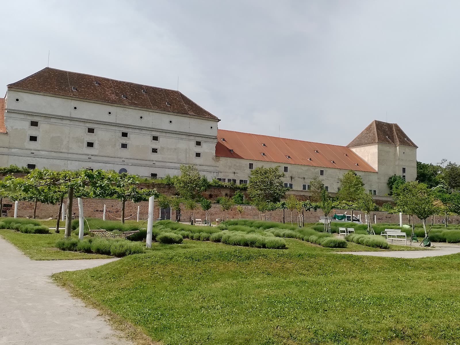 Schloss Neugebäude - Image 1