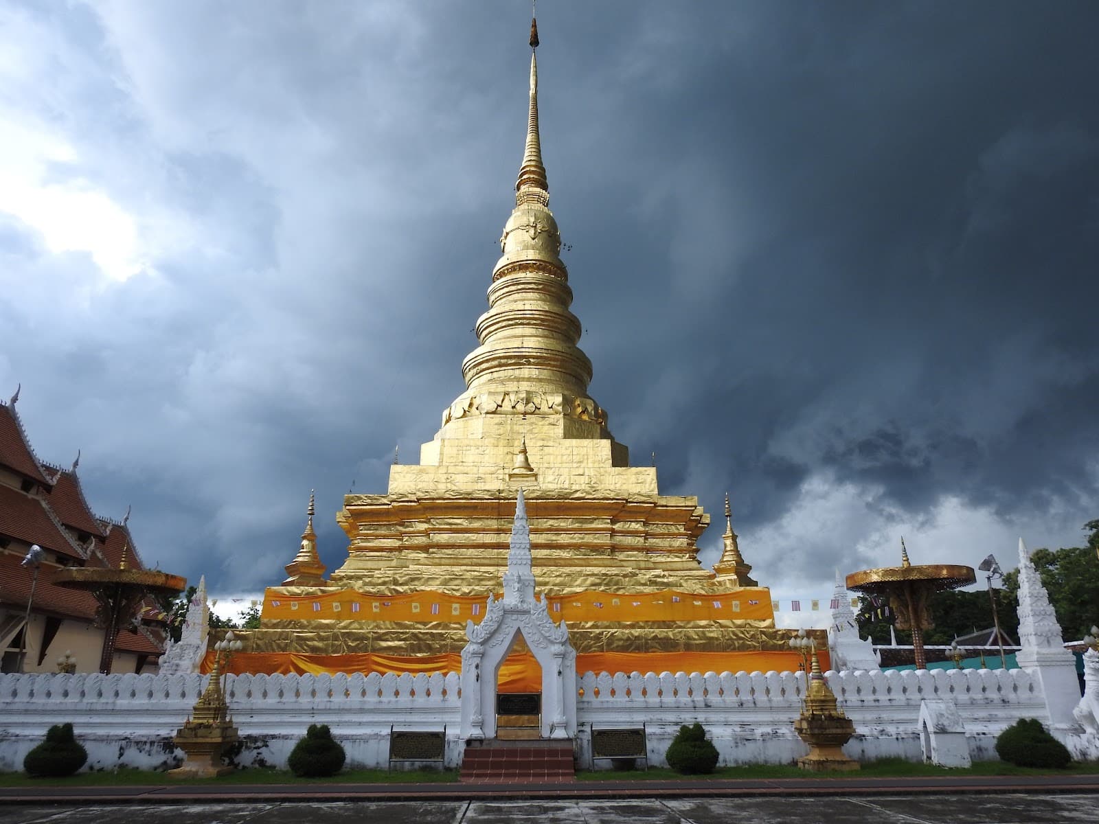 Wat Phra That Chae Haeng Pua Thailand - Image 1