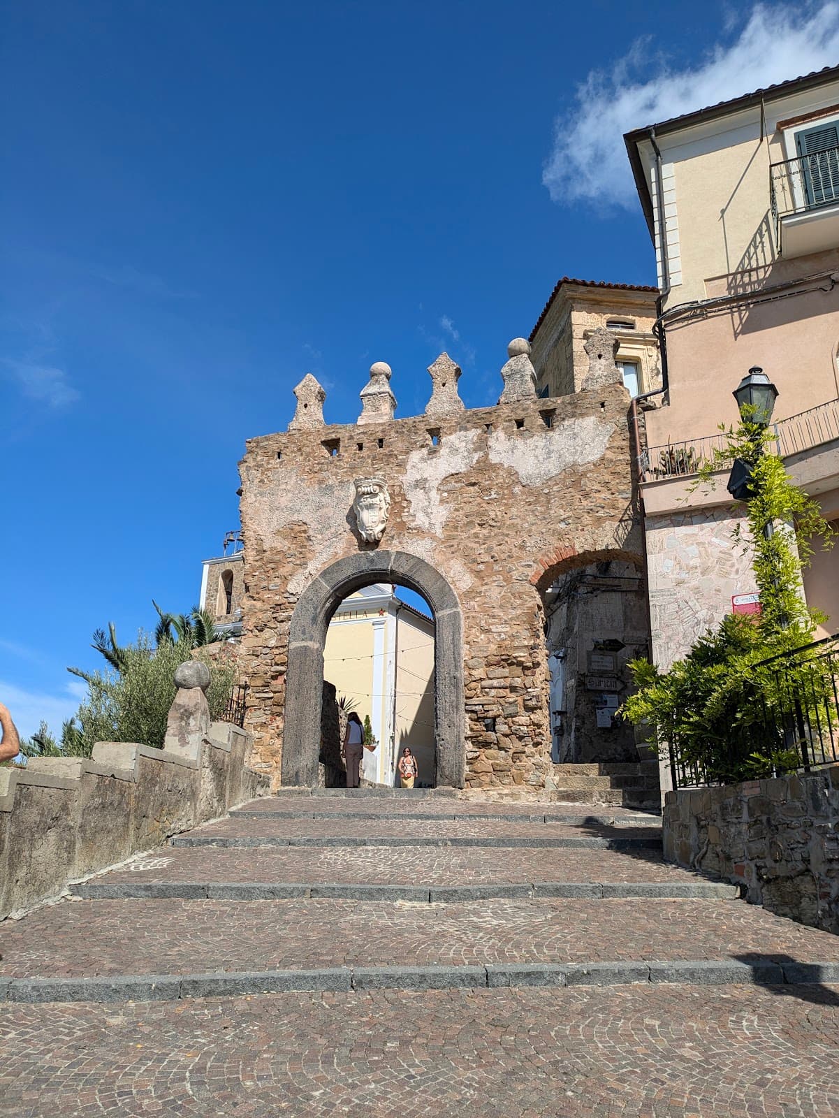Byzantine Gate and Scaloni - Image 1