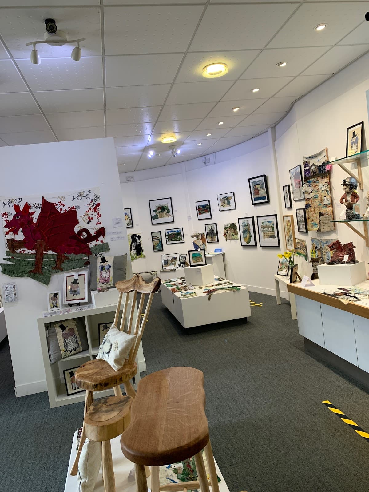 Y Galeri Caerphilly - Image 1