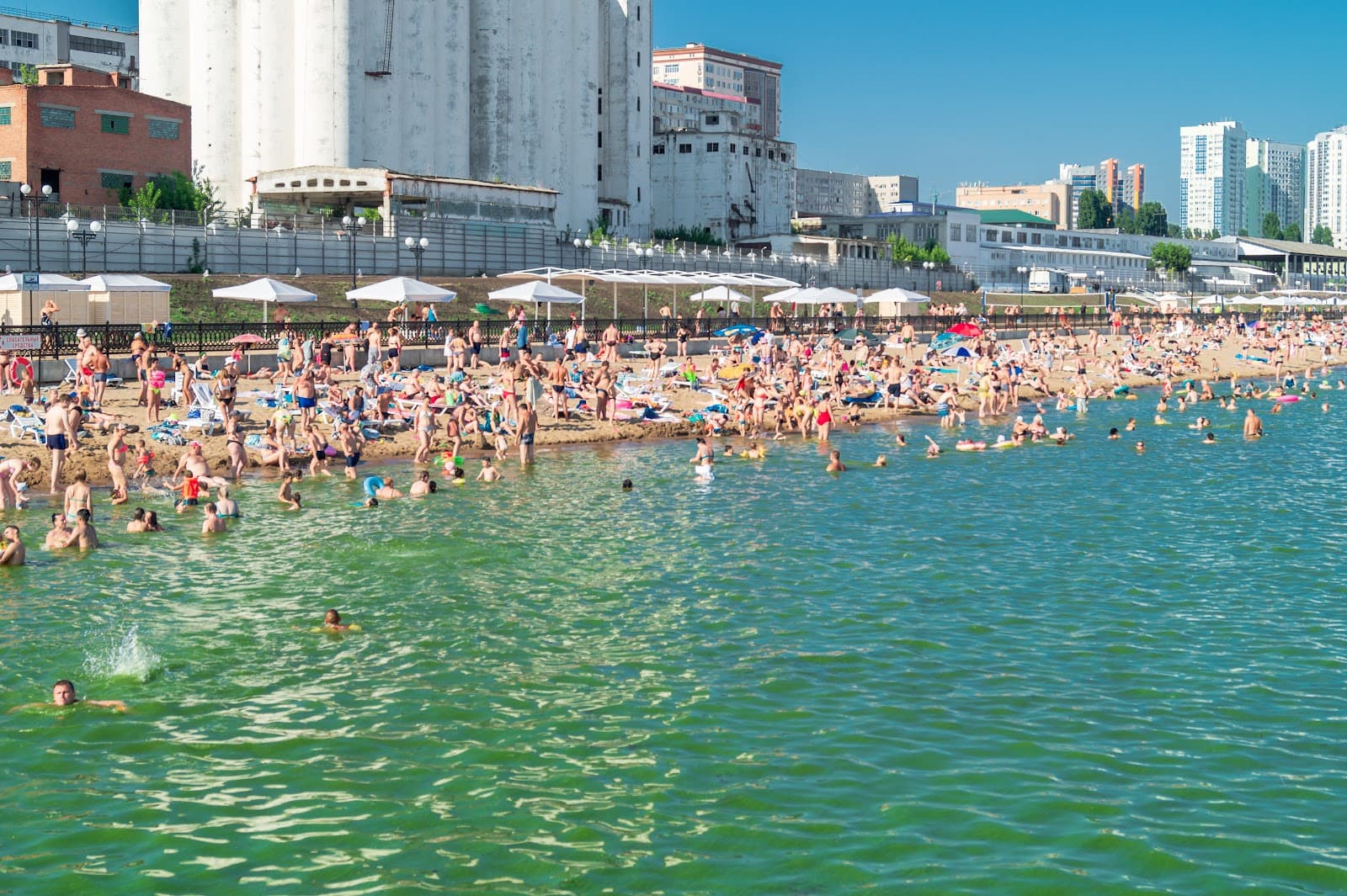 Pokrovskie Peski Beach (Engels) - Image 1