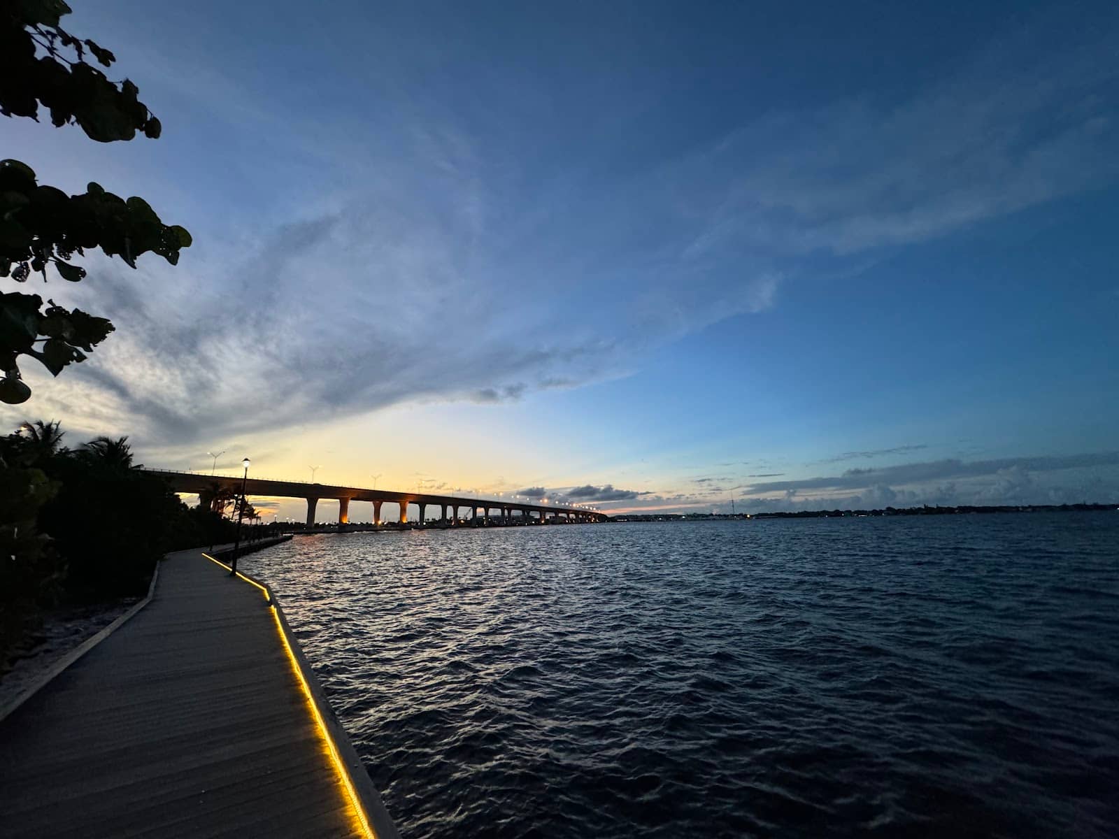 Scenic Strolls & Photo Ops