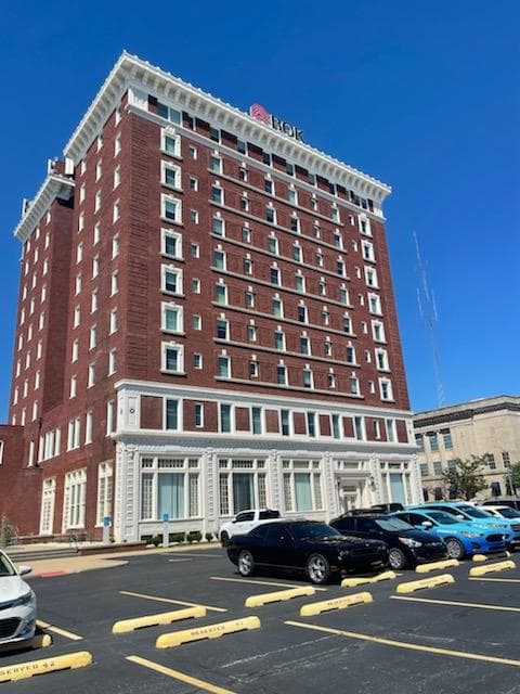 Severs Hotel (historic) - Image 1