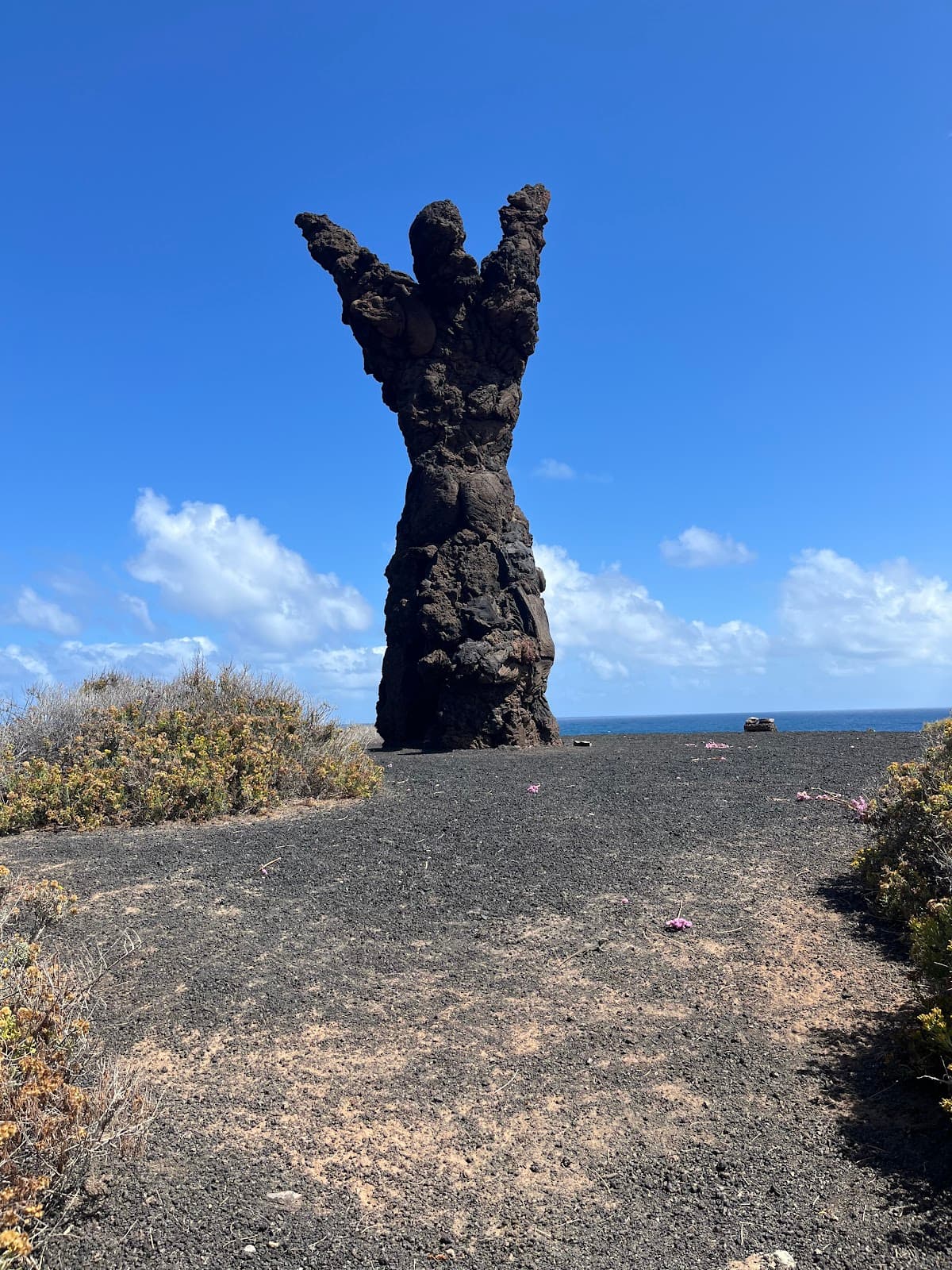 Atlante Sculpture - Image 1