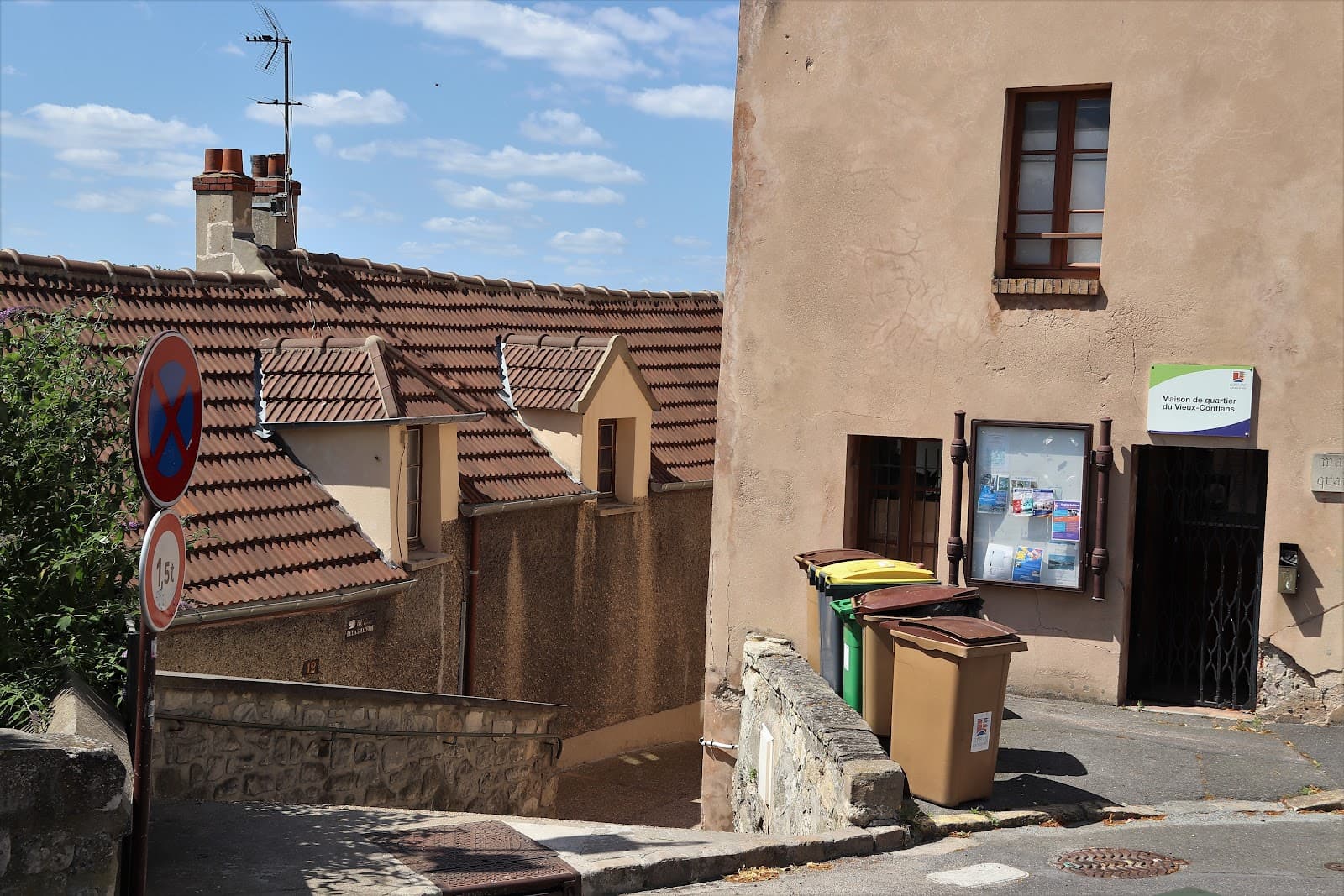 Vieux Conflans (Old Town) - Image 1