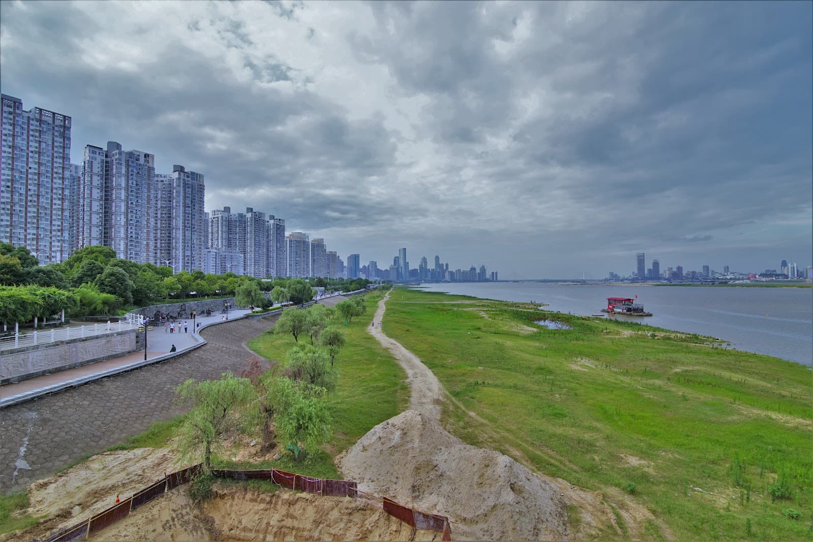 Ganjiang Riverside Park (Honggutan) - Image 1