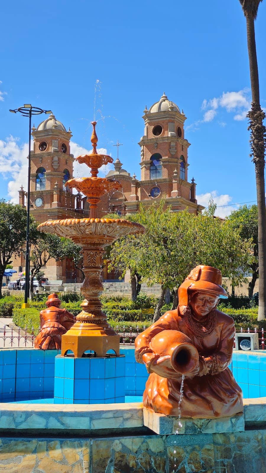 Carhuaz (Plaza de Armas) - Image 1