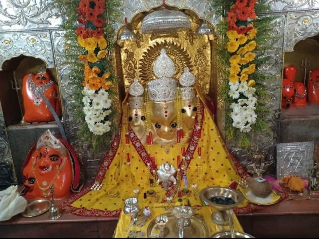 Peetambra Peeth Datia - Image 1