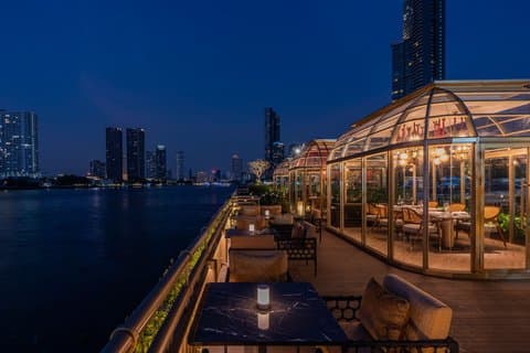 Marriott Marquis Queen's Park - Image 1