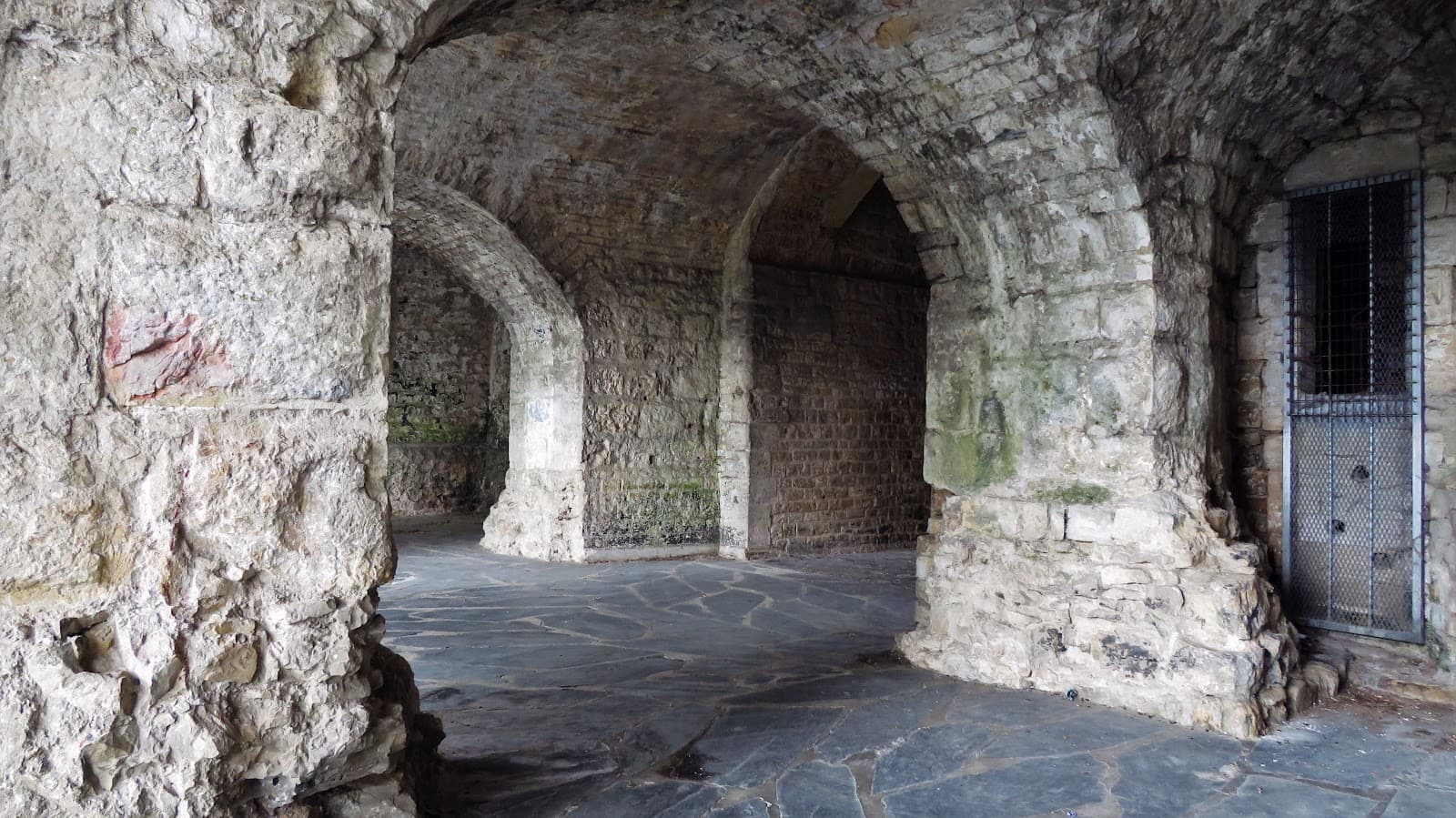 Porte de Bourgogne - Image 1