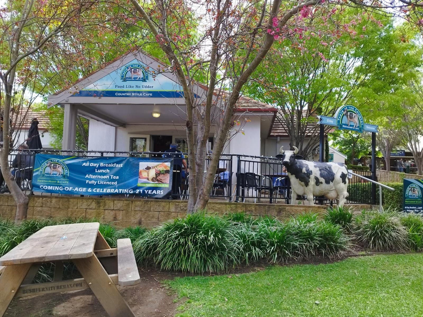 Hunter Valley Gardens Shopping Village - Image 1