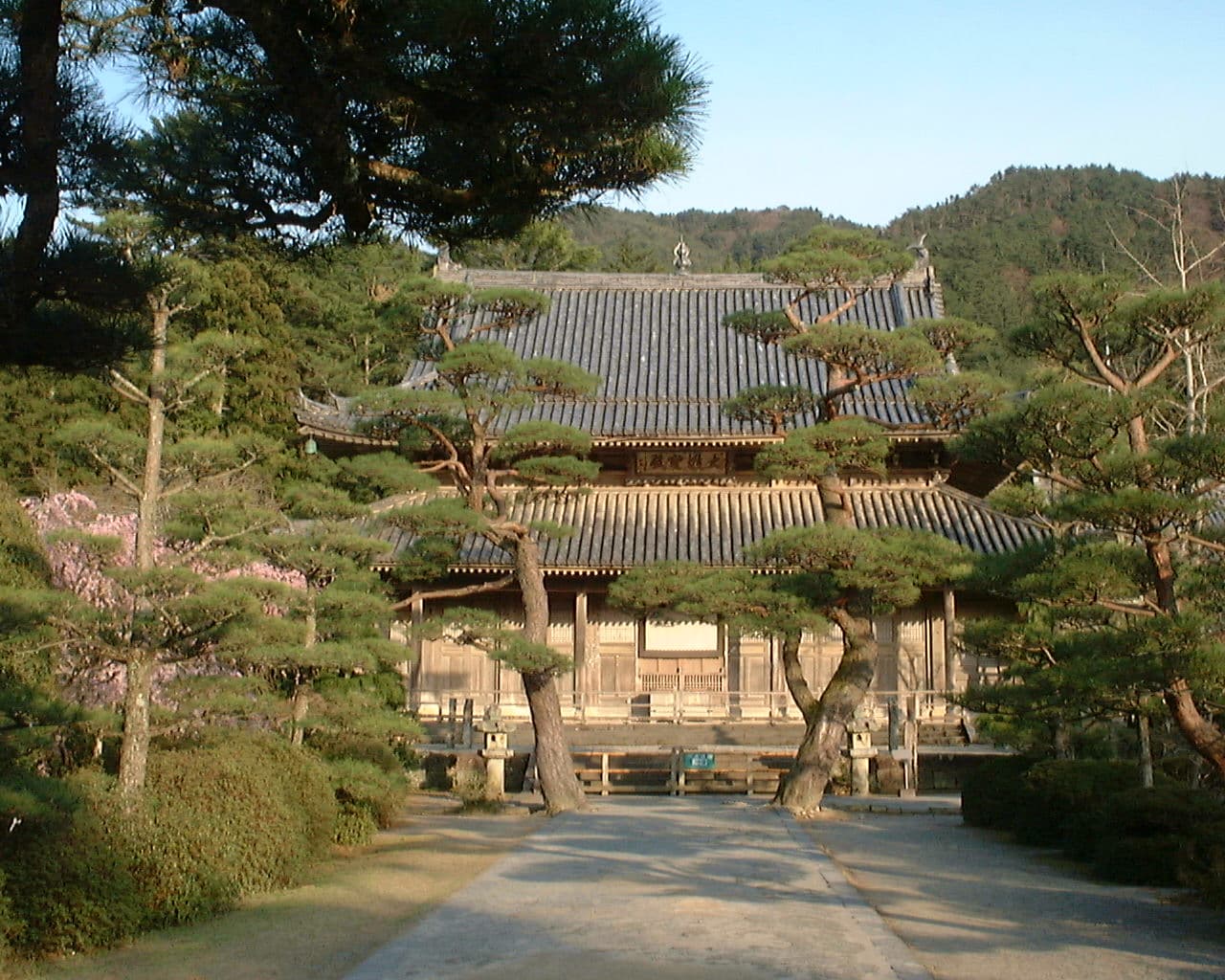 Tokoji Temple (Mori graves) - Image 1