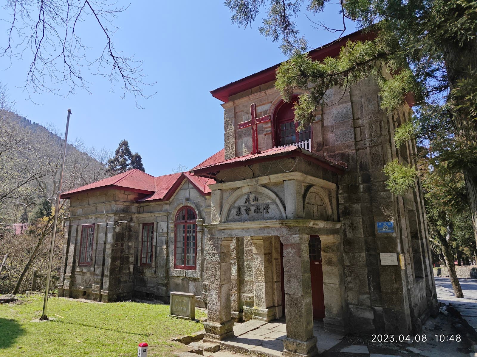 Lushan Catholic Church - Image 1