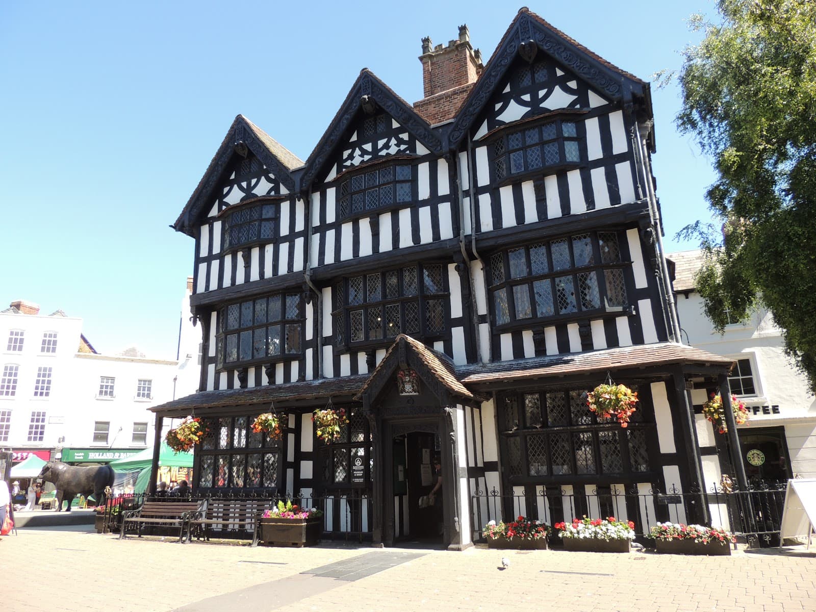 Black and White House Museum - Image 1
