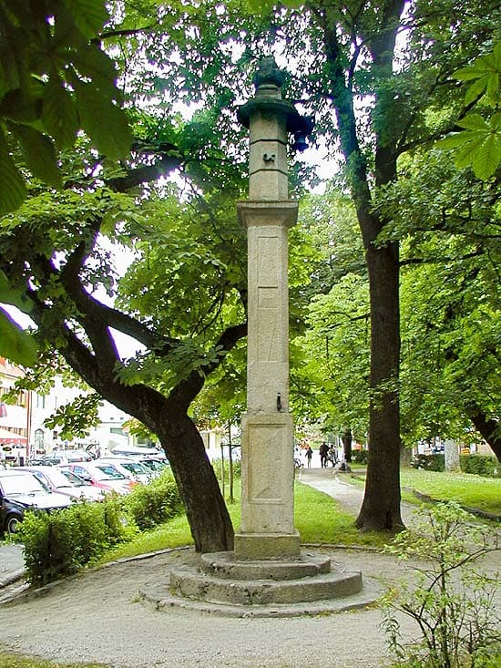 Frymburk Historic Square - Image 1