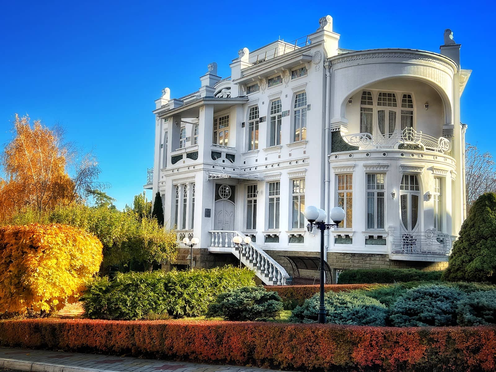 Well-Maintained Grounds